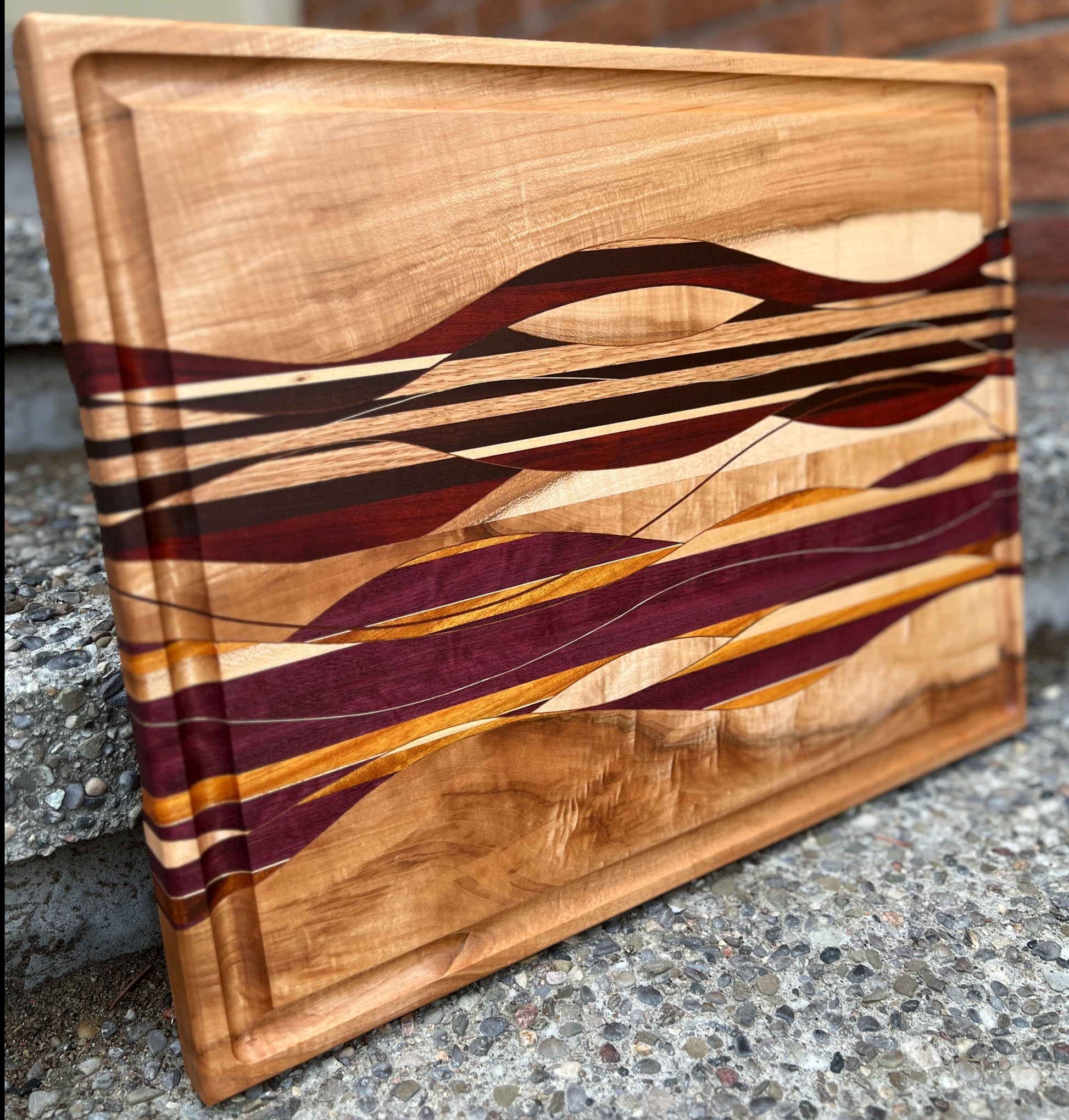 The Mar de Maderas Cutting Board